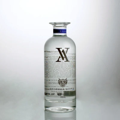 Garrafas redondas de boca larga com pulverização colorida personalizada Boston Vodka Tequila Rum Garrafa de vidro de licor 750ml