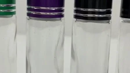 Rolo transparente de 10ml em garrafa de vidro com logotipo de uma cor na tampa de alumínio